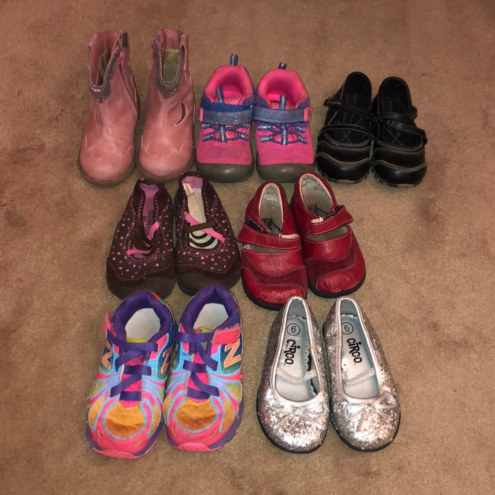 7 pairs of toddler shoes, size 6